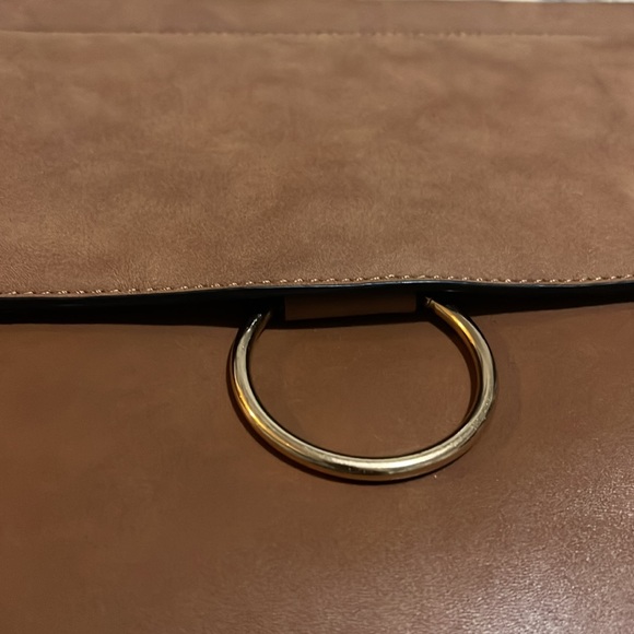 Beautiful Clutch - Picture 7 of 10